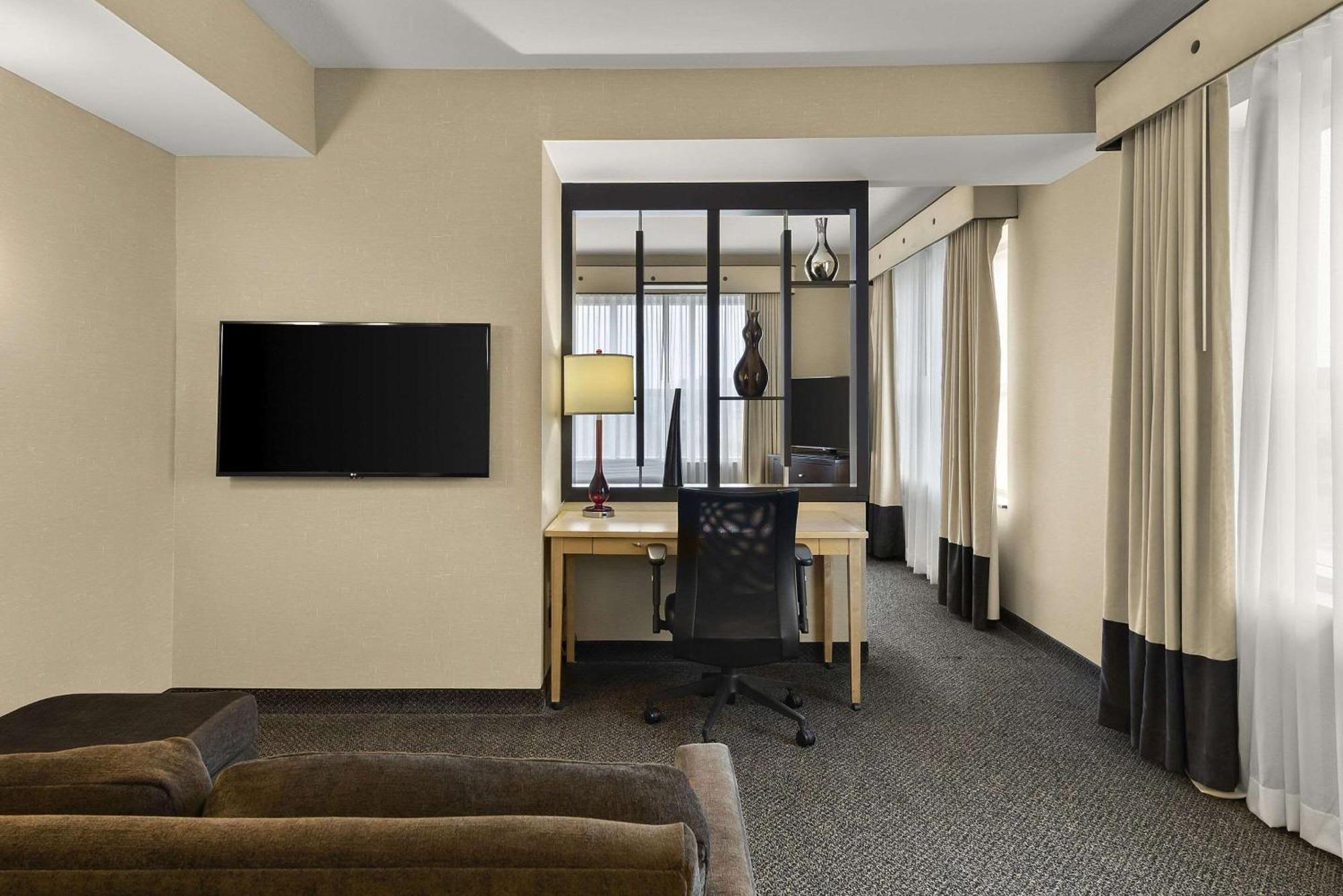 แคมเบรีย โฮเต็ล โคลัมบัส - โพลาริส Hotel ภายนอก รูปภาพ