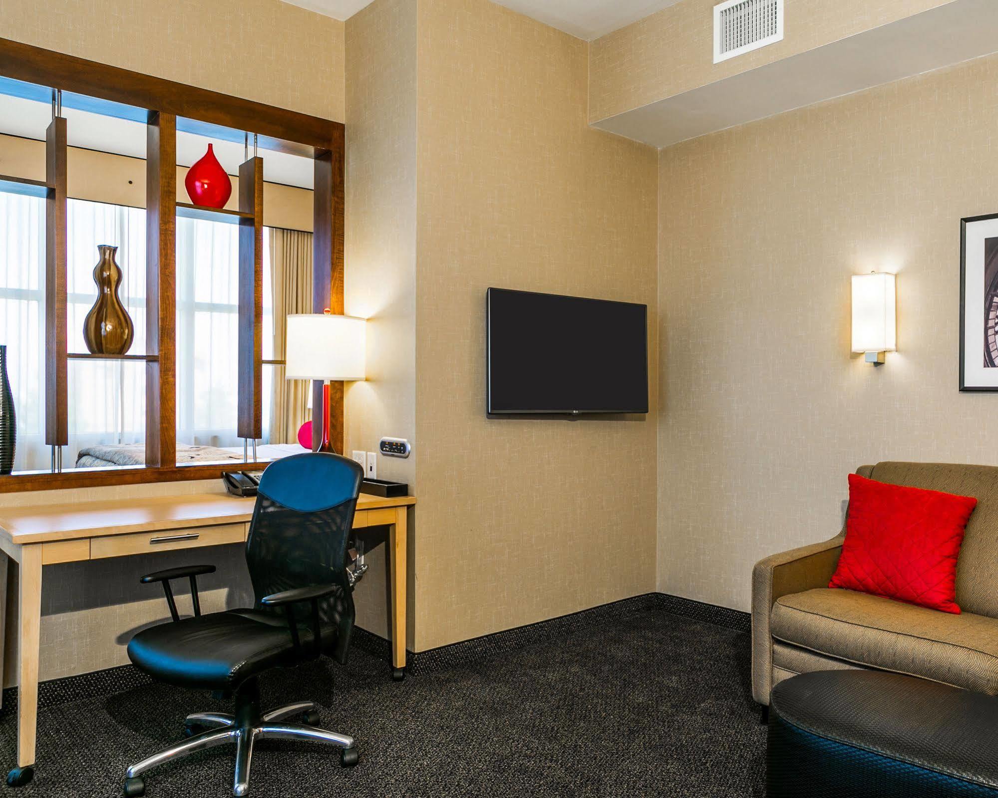 แคมเบรีย โฮเต็ล โคลัมบัส - โพลาริส Hotel ภายนอก รูปภาพ