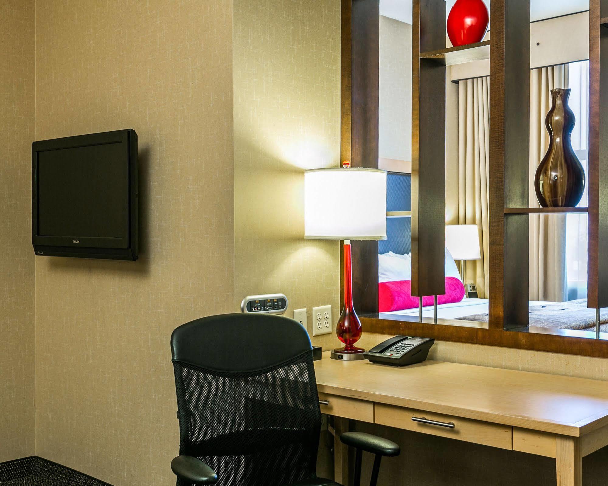 แคมเบรีย โฮเต็ล โคลัมบัส - โพลาริส Hotel ภายนอก รูปภาพ