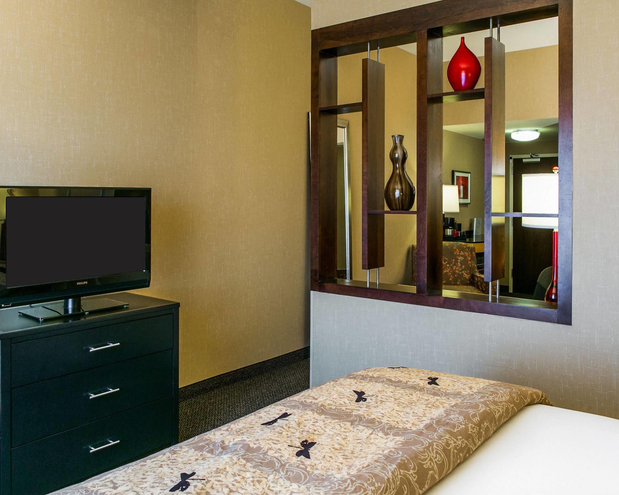 แคมเบรีย โฮเต็ล โคลัมบัส - โพลาริส Hotel ภายนอก รูปภาพ